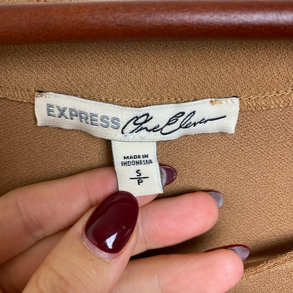 EXPRESS One Eleven crop - Picture 5 of 5